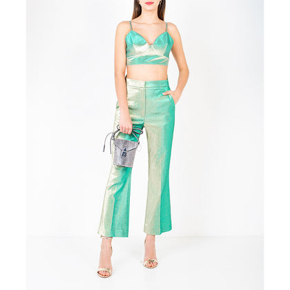 Outfit con i pantaloni flare verdi Simona Corsellini in cotone lurex a vita alta con stecche dietro effetto bustier