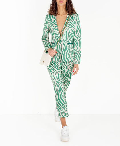 Outfit con il pantalone verde zebrato Silvian Heach in viscosa lurex  a vita alta  con risvolto al fondo