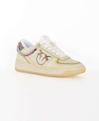 Sneakers bianche Pinko in pelle effetto vintage con dettaglio catena gioiello utilizzabile separatamente con castoni multicolor