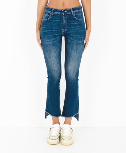 Jeans flare Liviana Conti in denim a vita regular con fondo asimmetico sfrangiato effetto unfinished