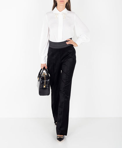 Outfit con il pantalone palazzo nero Nenette in velluto  a vita alta con fascione in raso impunturato