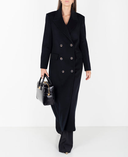 Outfit con il cappotto lungo doppiopetto nero Breras in lana vergine con spallina imbottita e martingala e spacco dietro